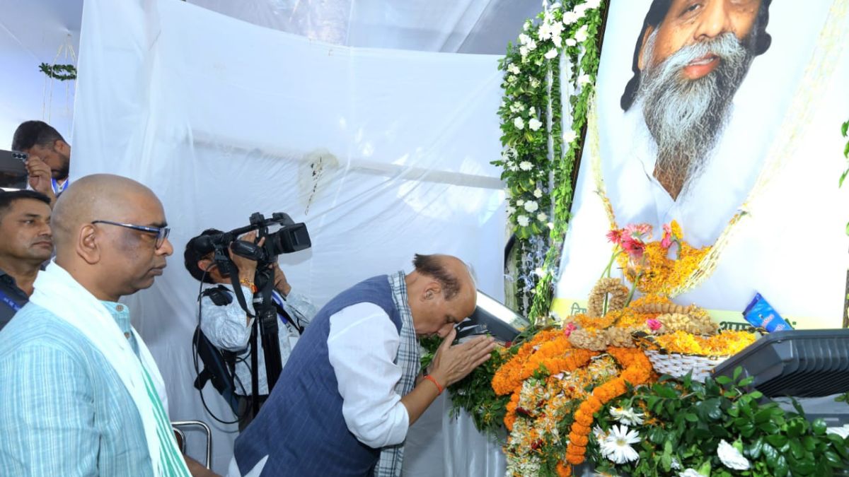 शिबू सोरेन का दशकर्म संस्कार भोज, रक्षा मंत्री राजनाथ सिंह समेत कई दिग्गज हुए शामिल